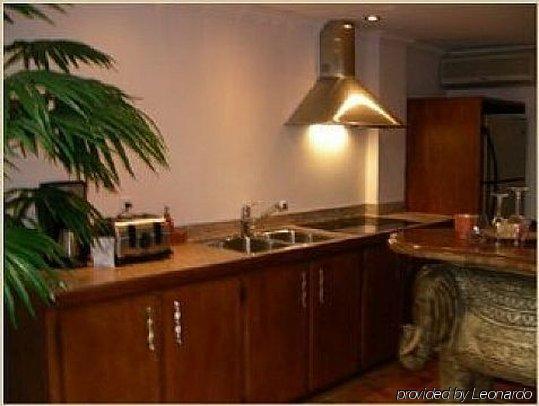 Hotel Kutuma Montreal Habitación foto